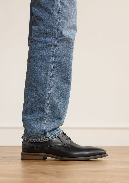 Zwarte leren veterschoenen