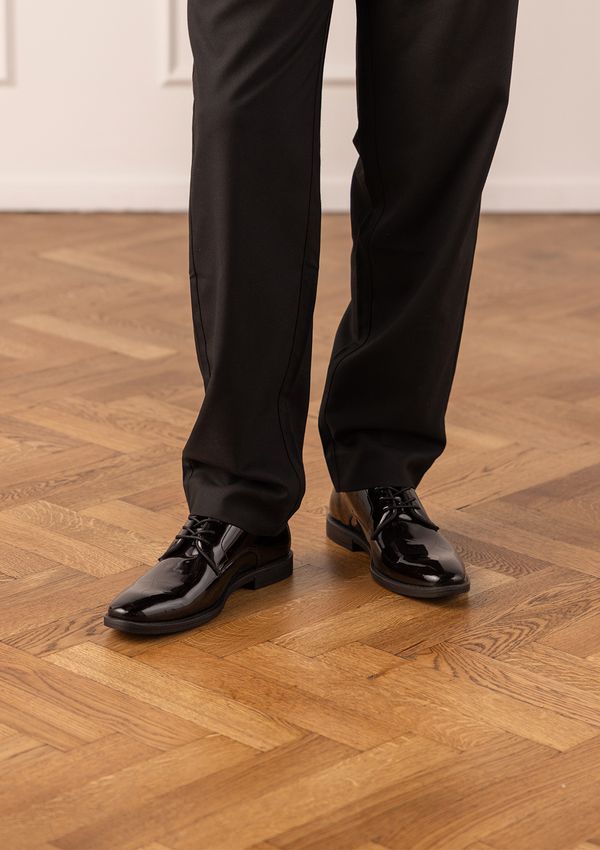 Zwarte lakleren veterschoenen