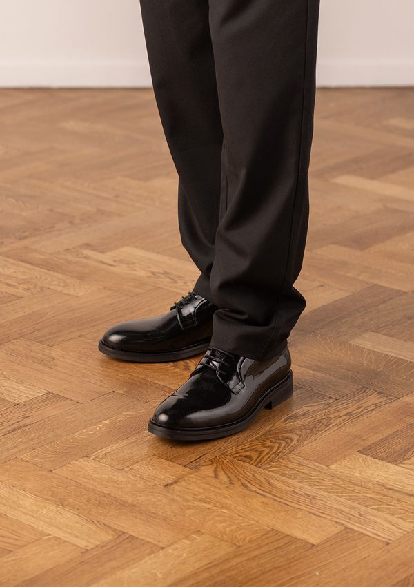 Zwarte lakleren veterschoenen