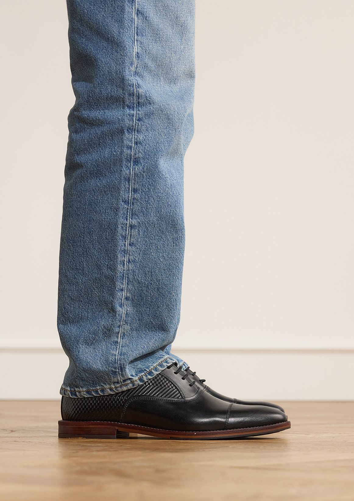 Schwarze Lederschnürschuhe
