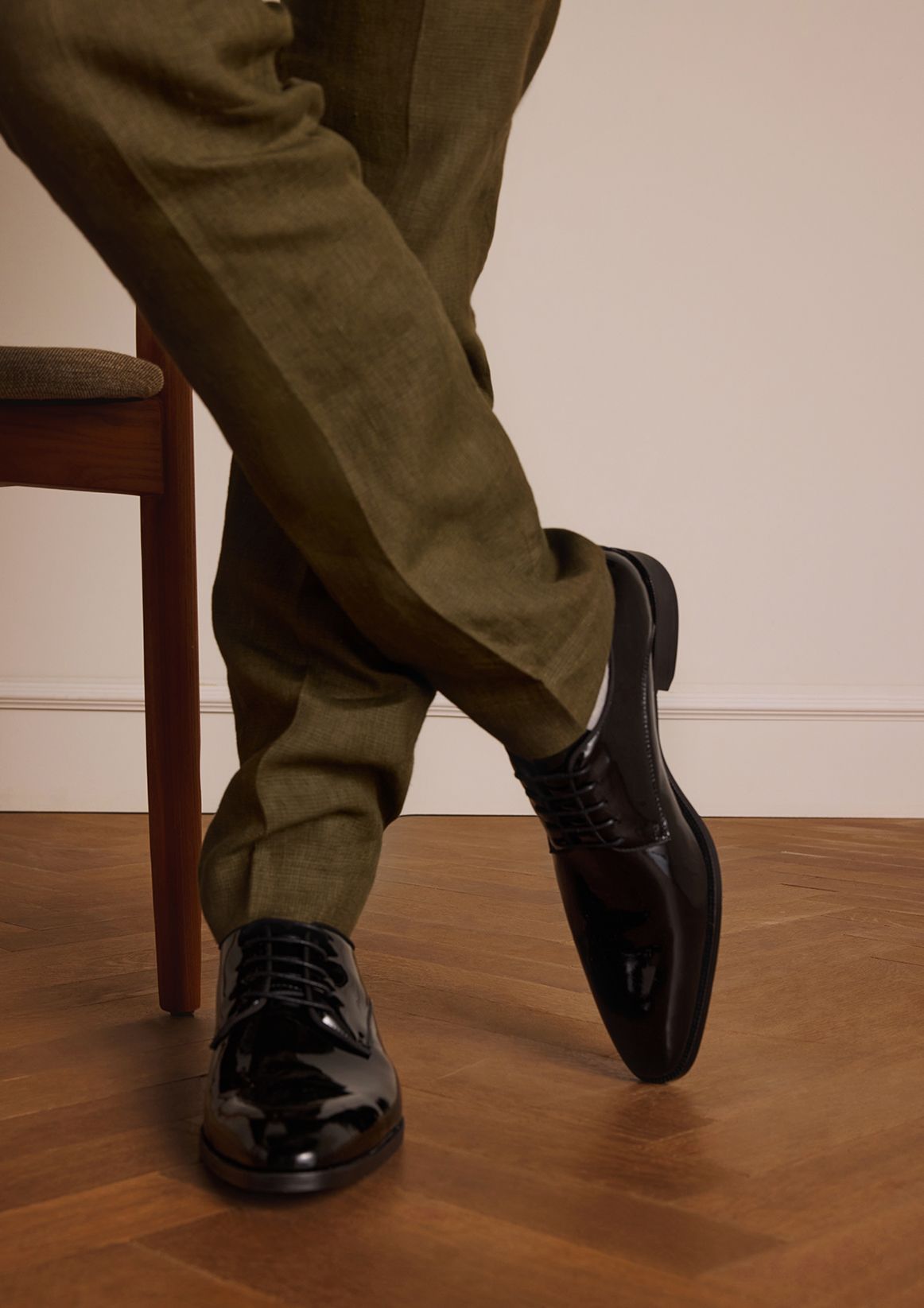 Schwarze Lederschnürschuhe