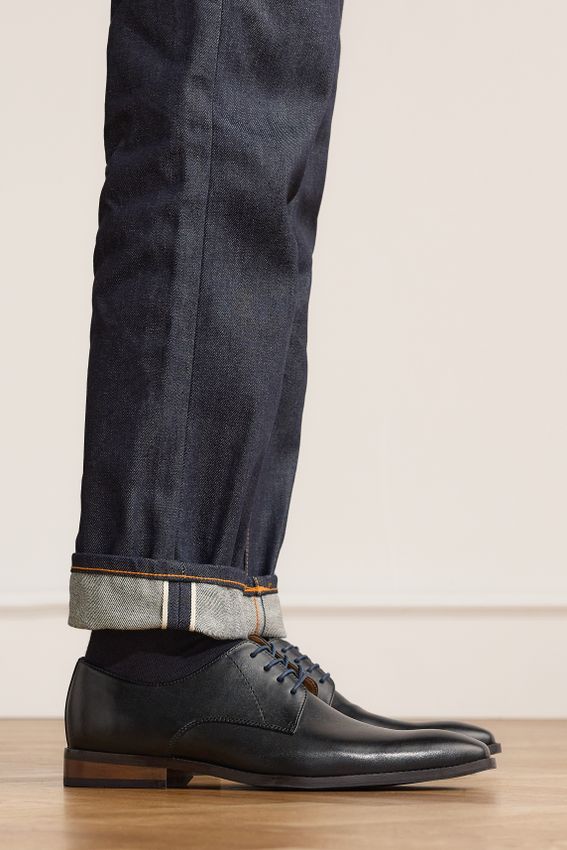 Schwarze Lederschnürschuhe