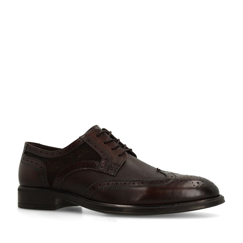 Braune Lederschnürschuhe mit Details