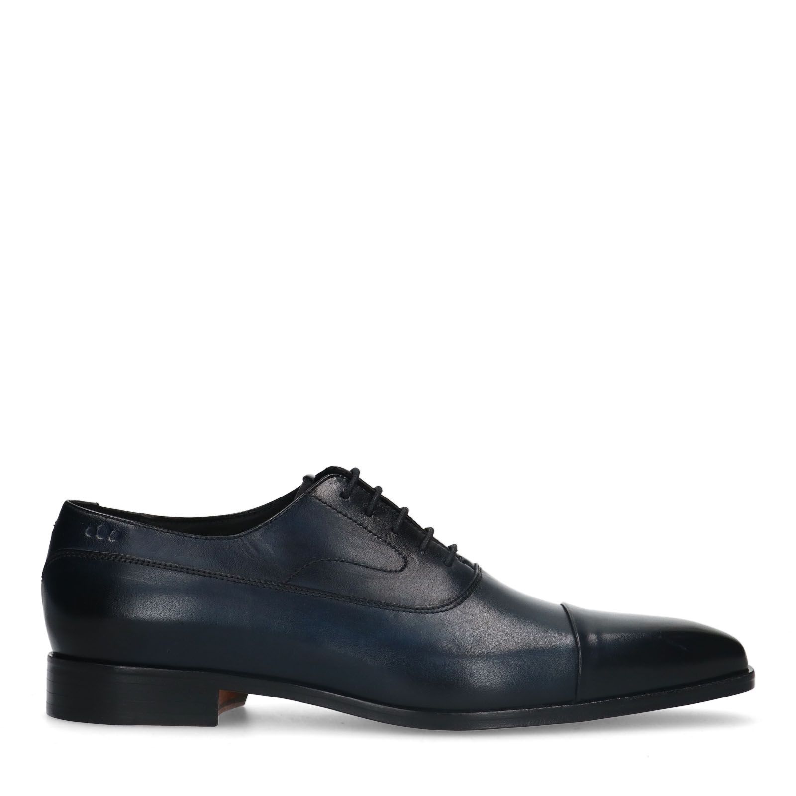 Donkerblauwe leren veterschoenen