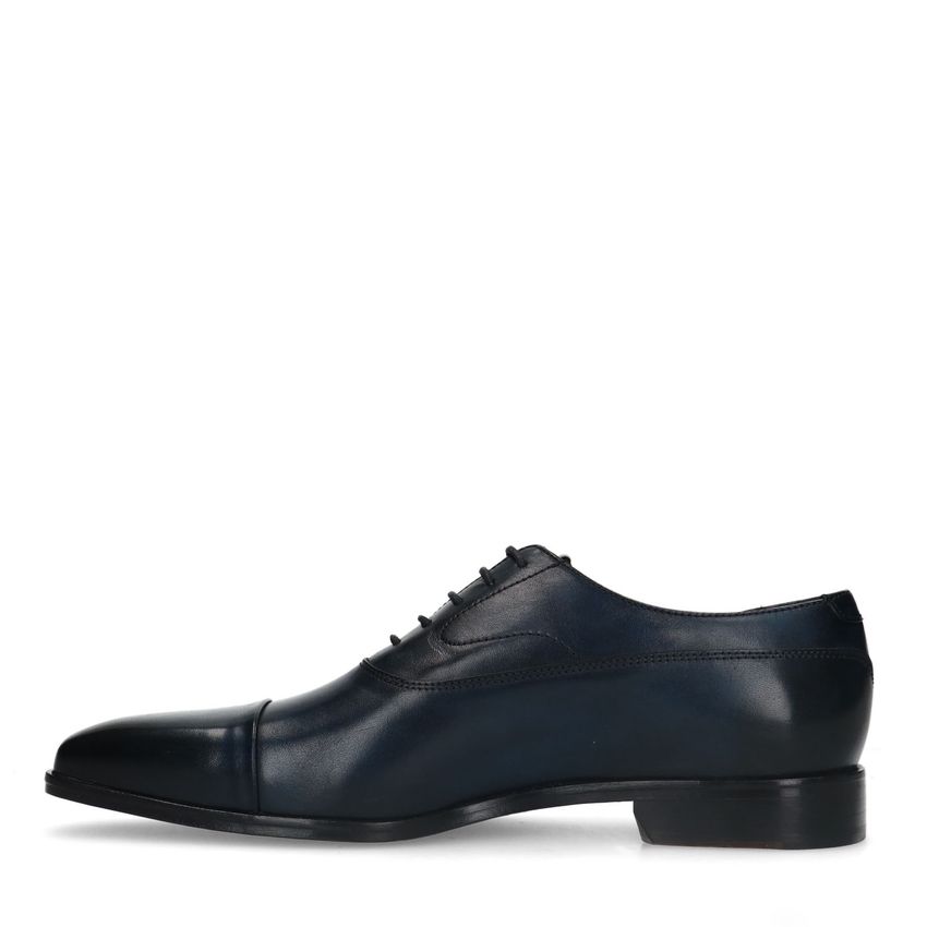 Donkerblauwe leren veterschoenen