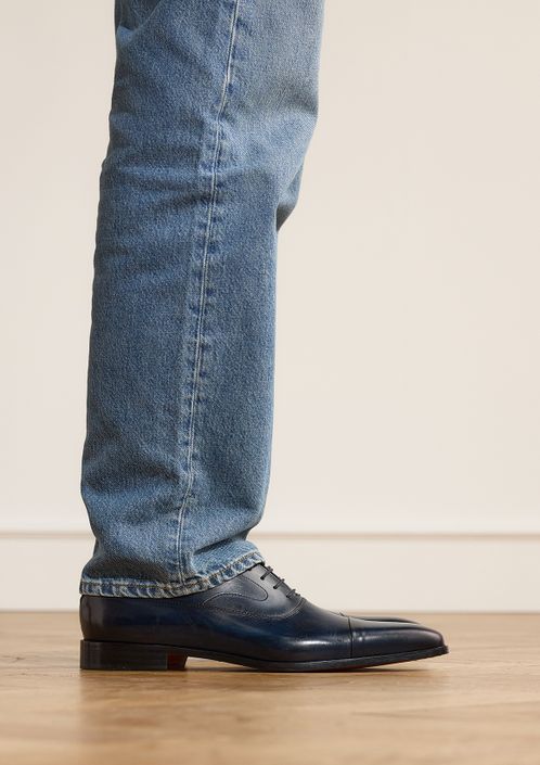 Schwarze Lederschnürschuhe