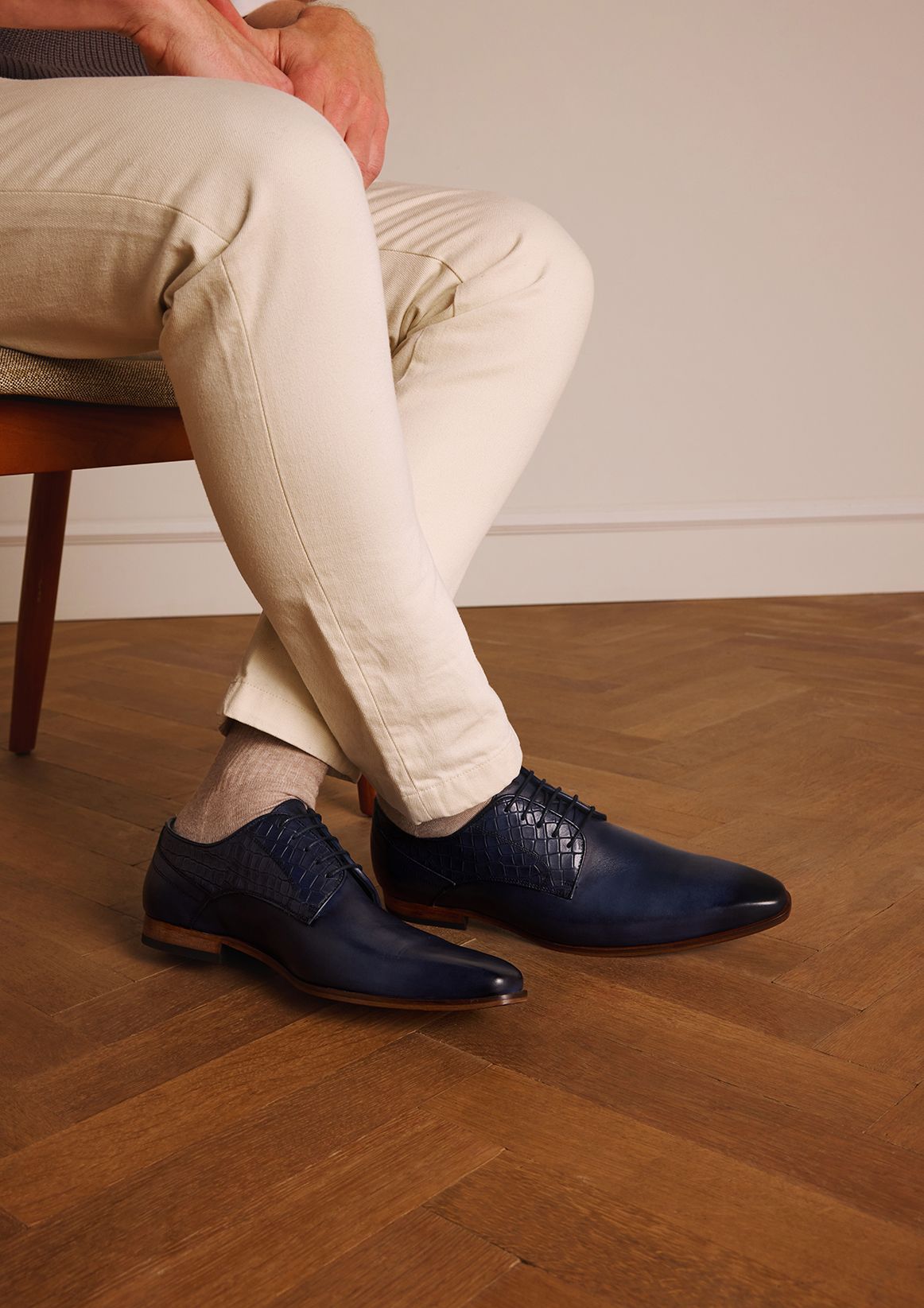 Donkerblauwe leren veterschoenen