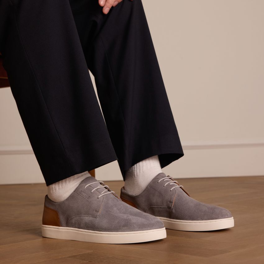 Grijze suède veterschoenen