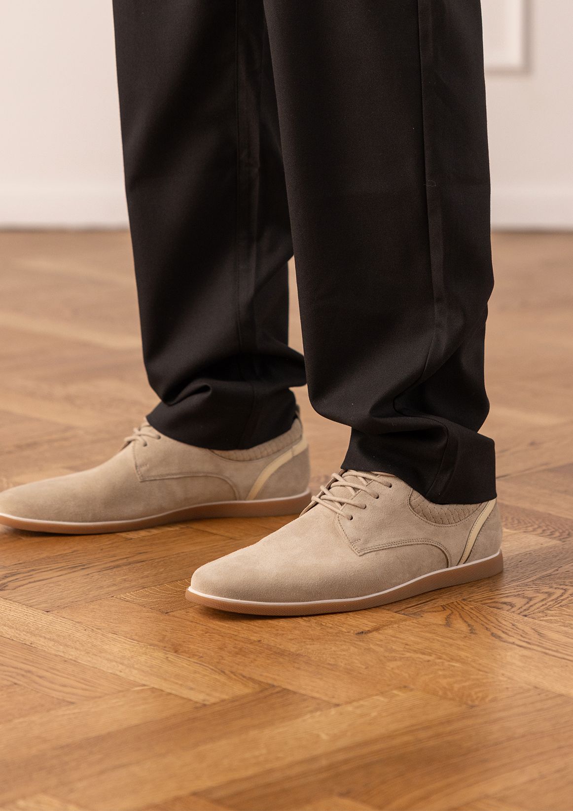 Beige suède veterschoenen