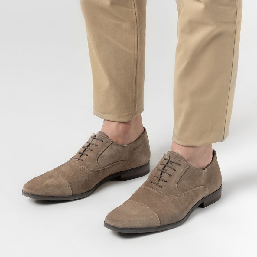 Taupe suède veterschoenen