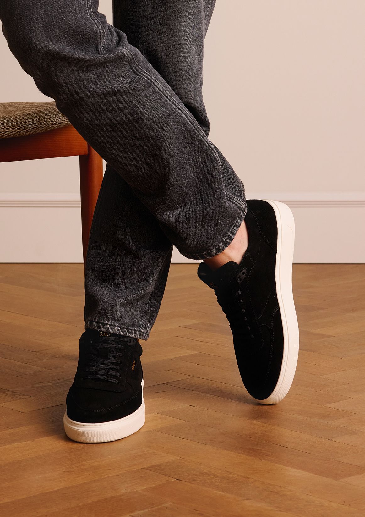 Schwarze Veloursleder-Sneaker