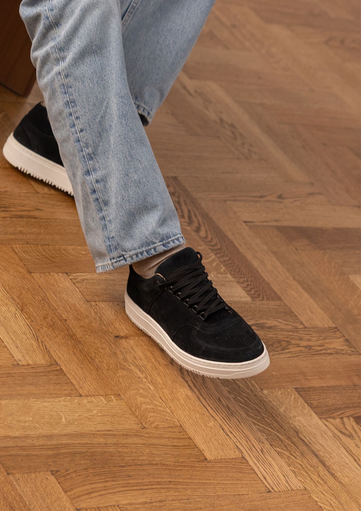 Schwarze Veloursleder-Sneaker