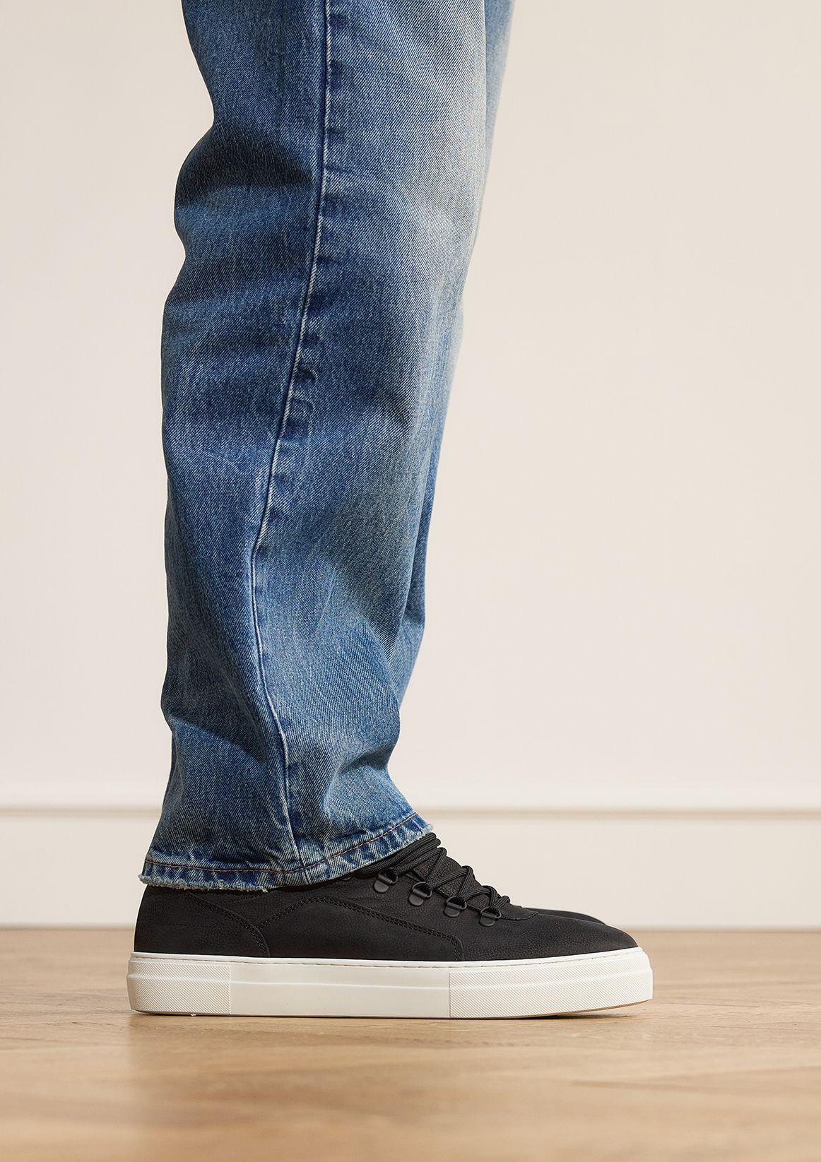 Schwarze Veloursleder-Sneaker