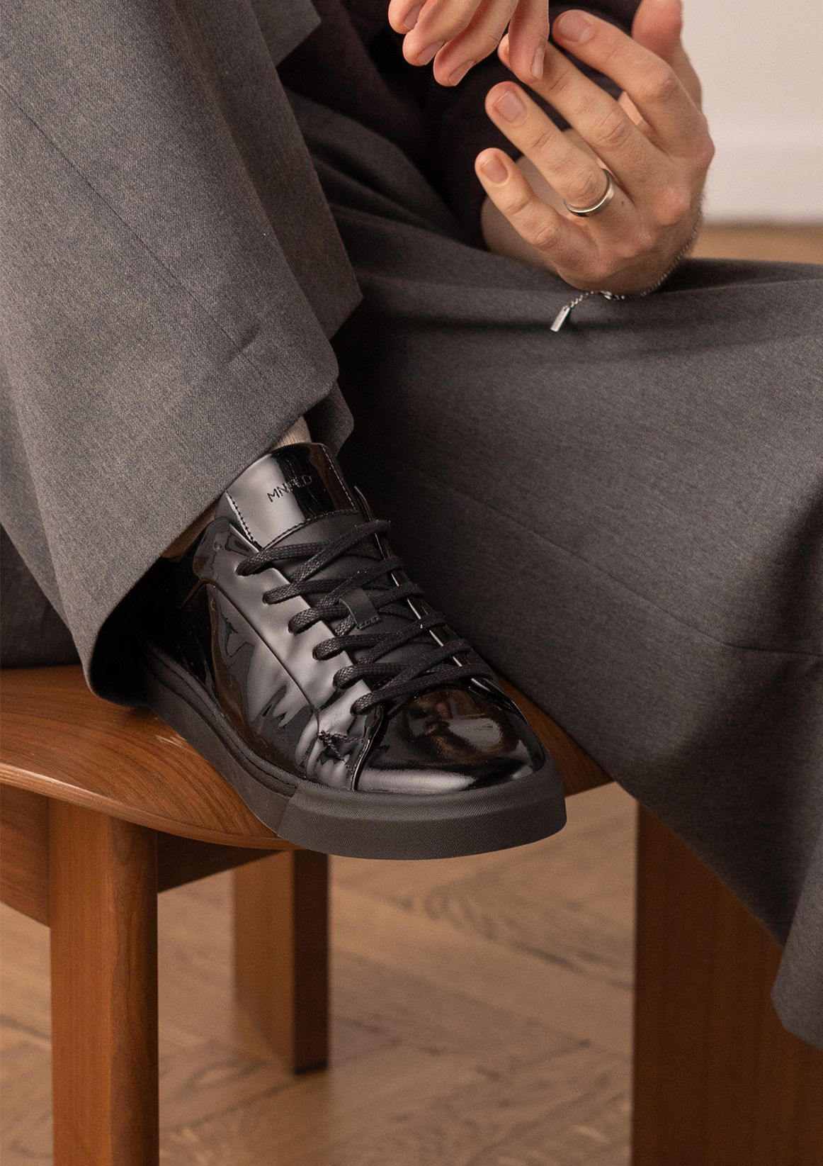 Zwarte lakleren sneakers