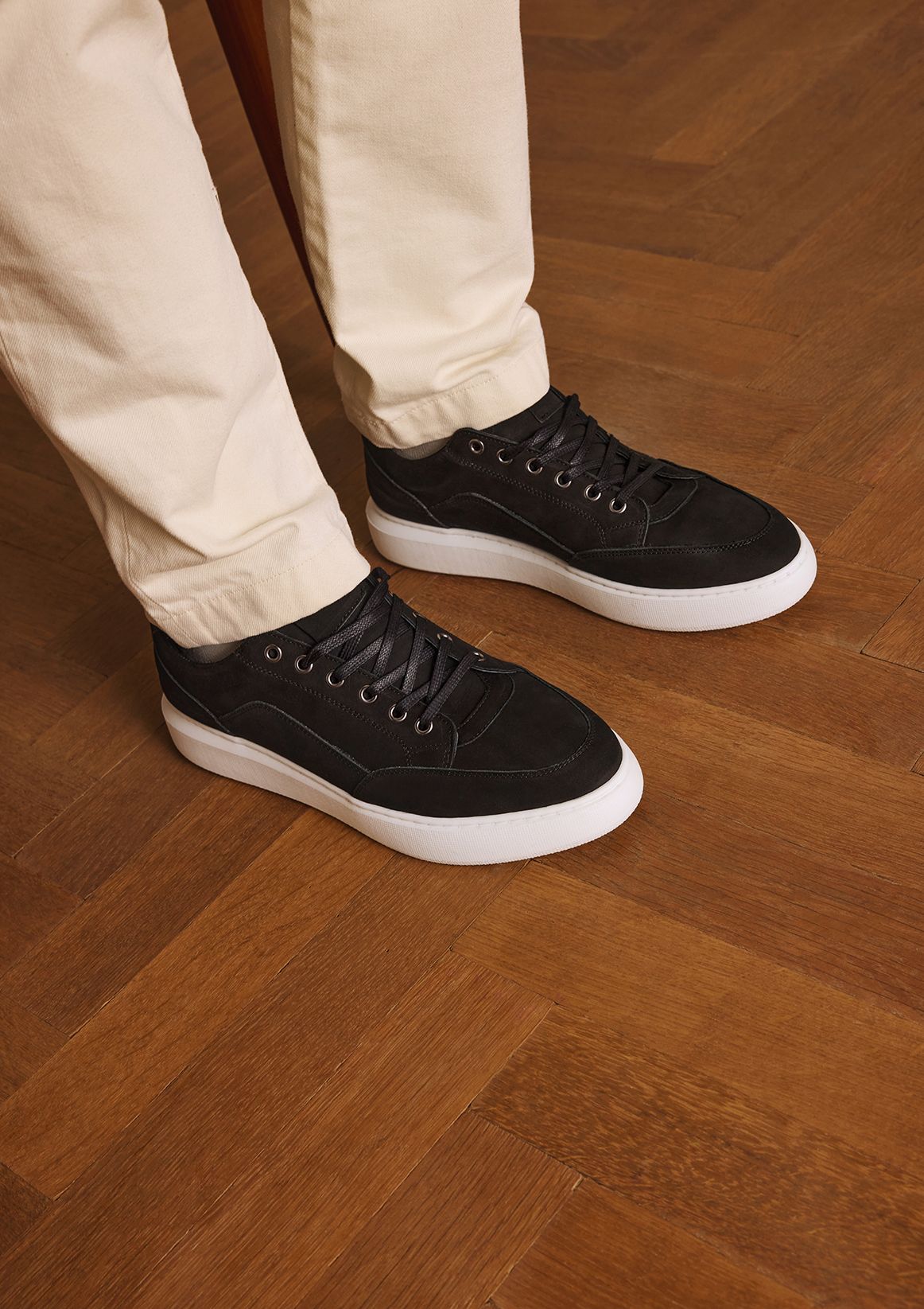 Graue Nubuk-Sneaker