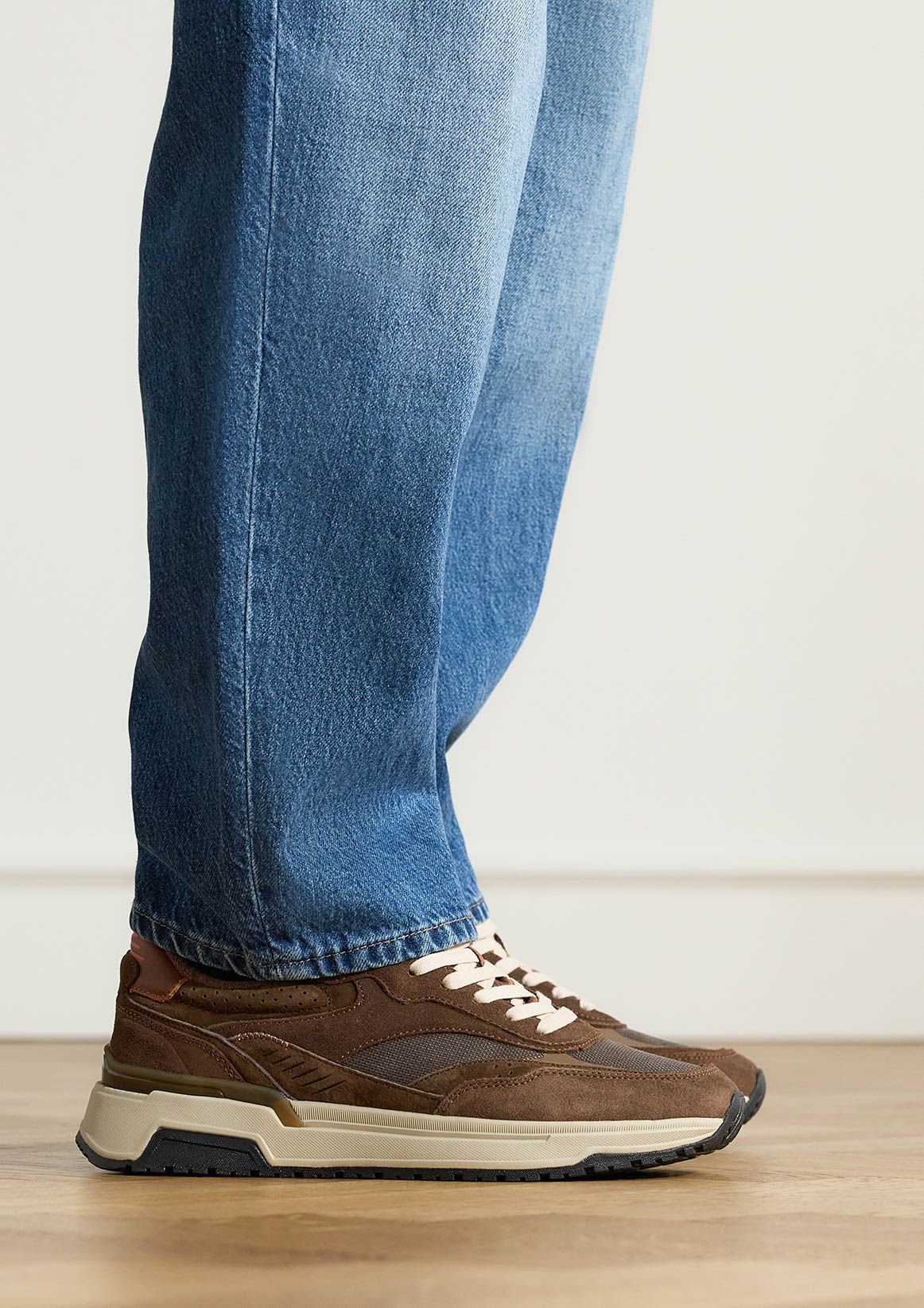 Bruine suède sneakers