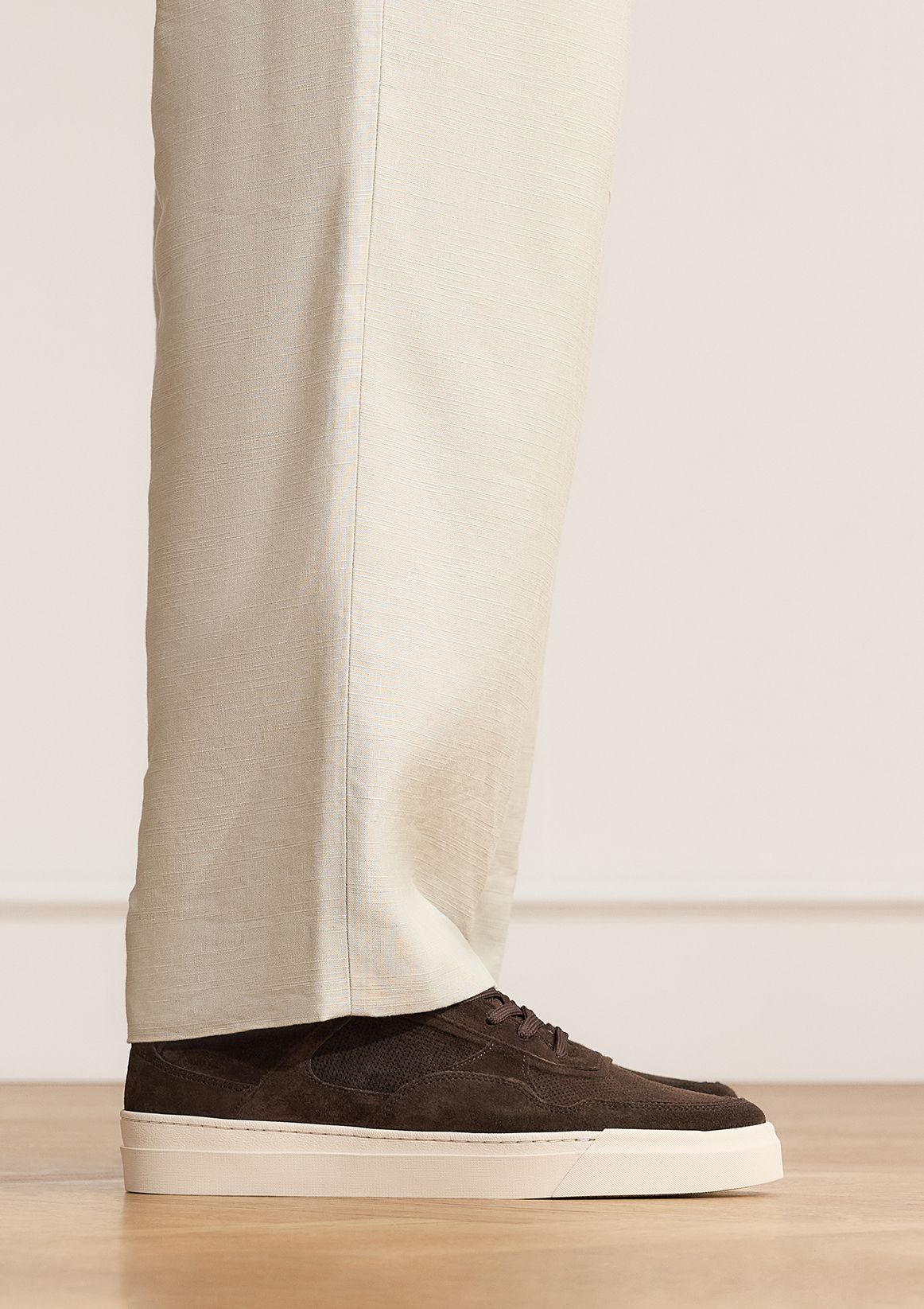 Donker bruine suède sneakers