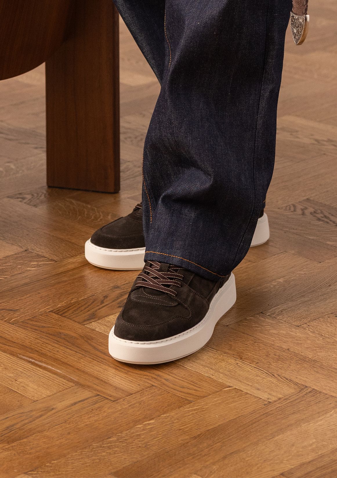 Bruine suède sneakers