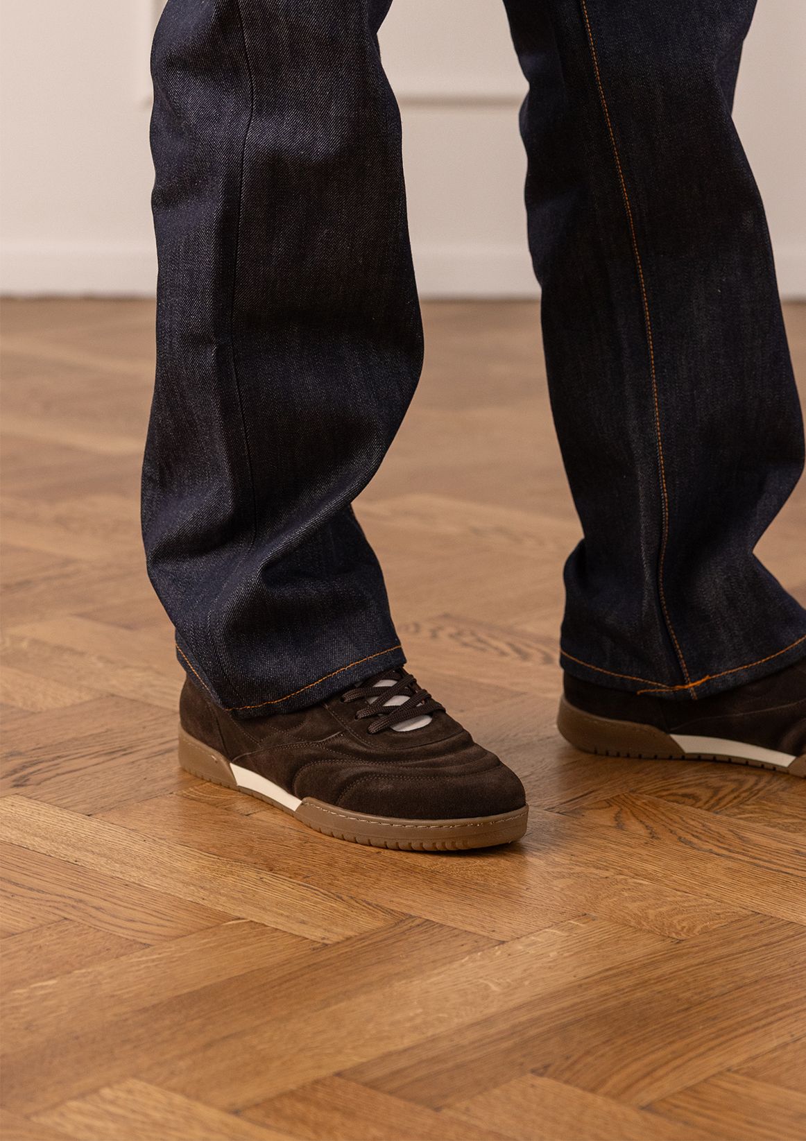 Donkerbruine suède sneakers