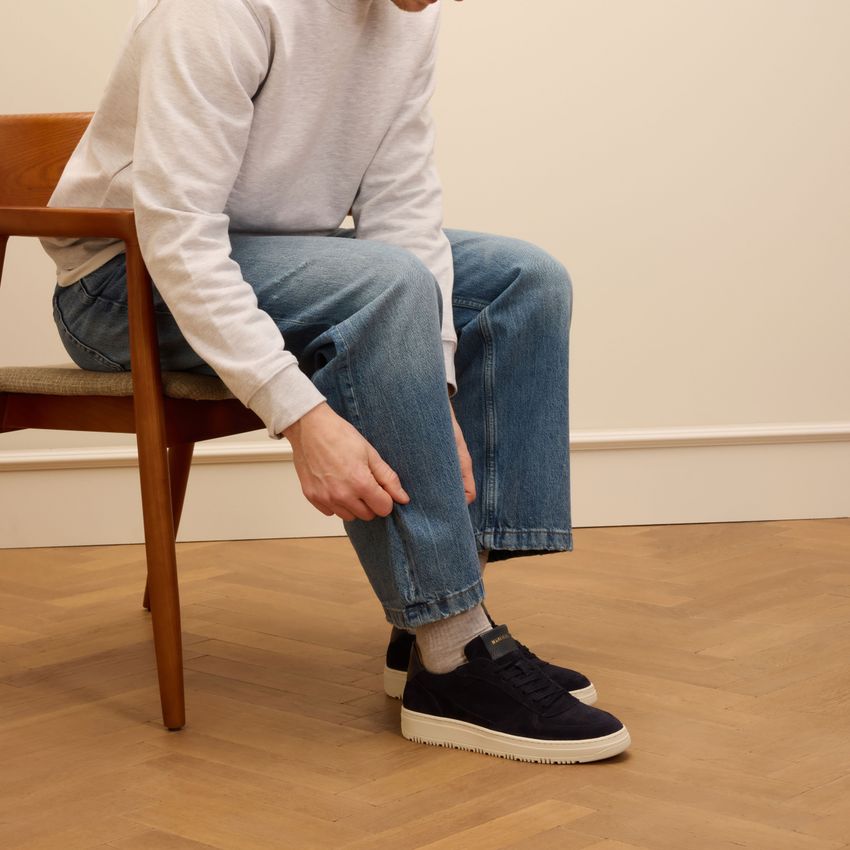 Donkerblauwe suède sneakers