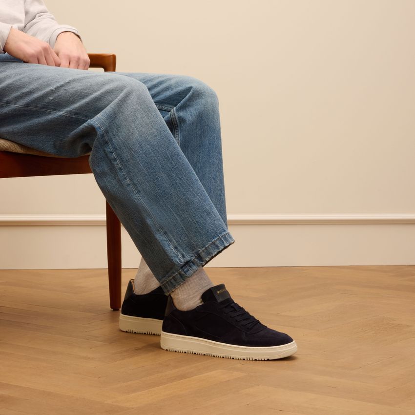 Donkerblauwe suède sneakers