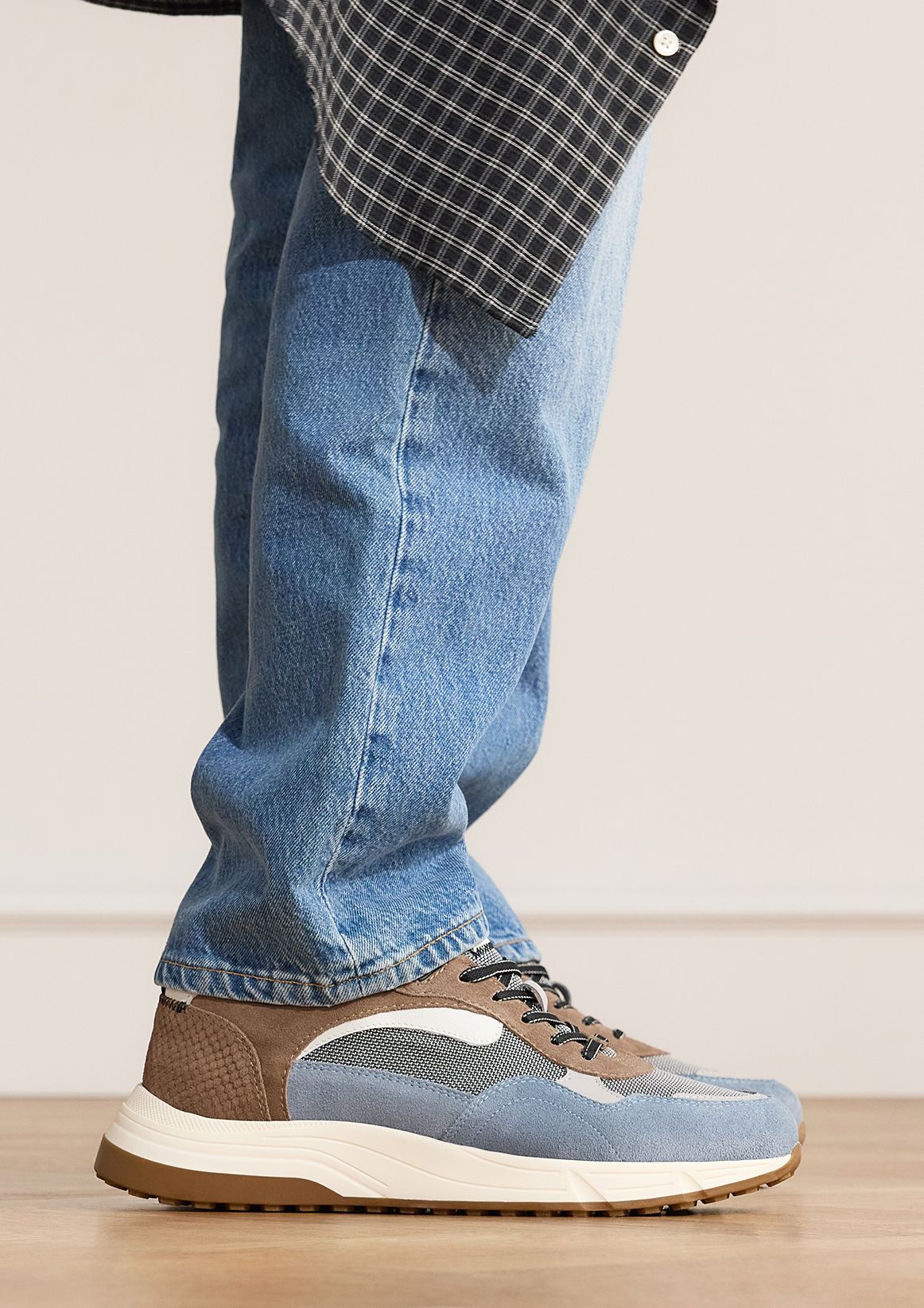 Blaue Veloursleder-Sneaker