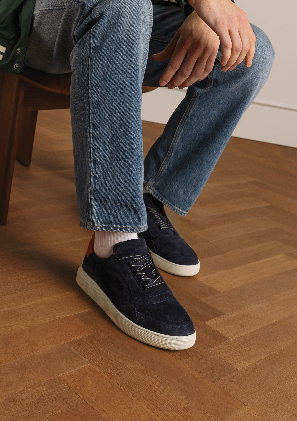 Donkerblauwe suède sneakers