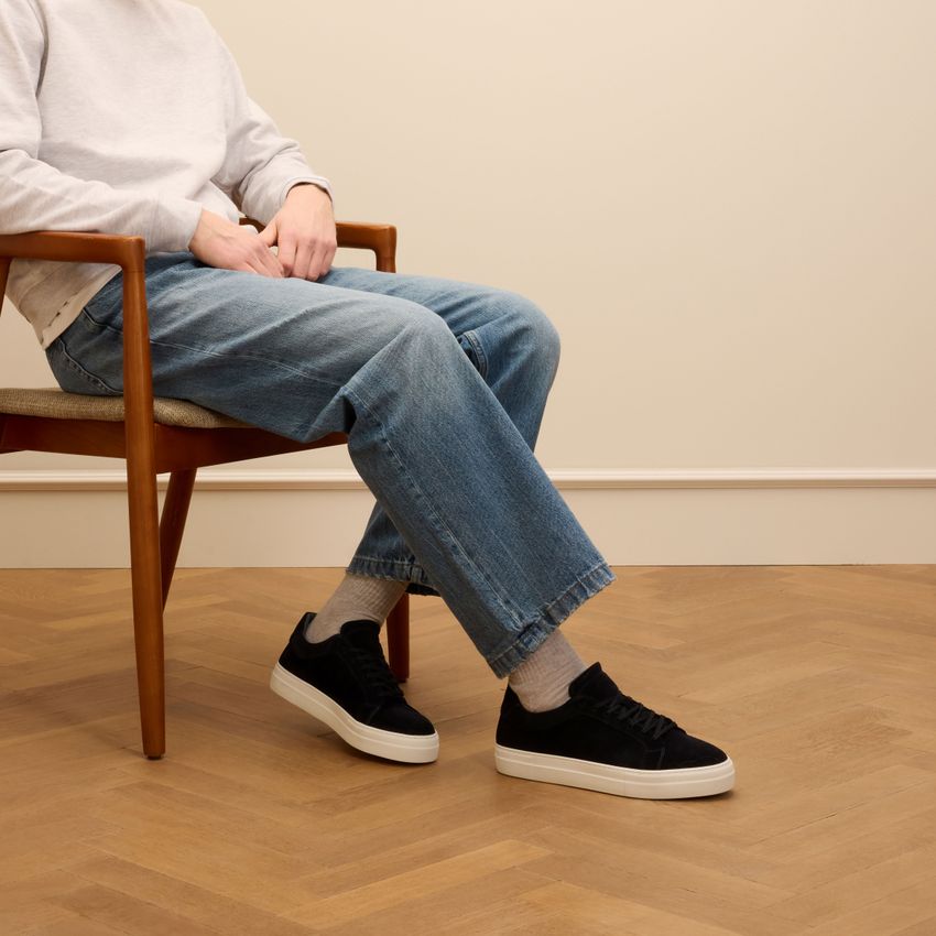 Donkerblauwe suède sneakers
