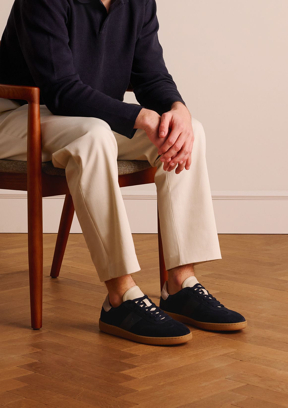 Donkerblauwe suède sneakers