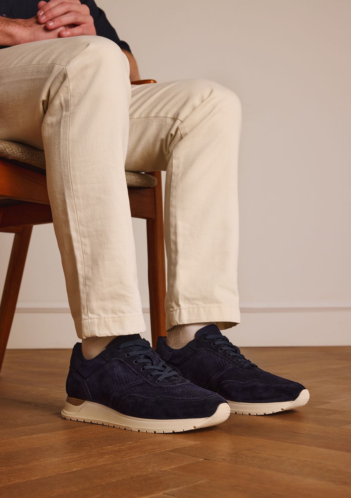 Donkerblauwe suède sneakers
