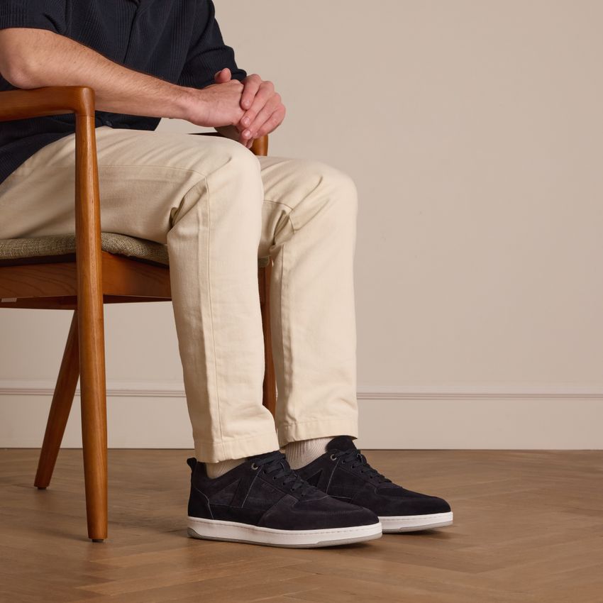 Donkerblauwe suède sneakers