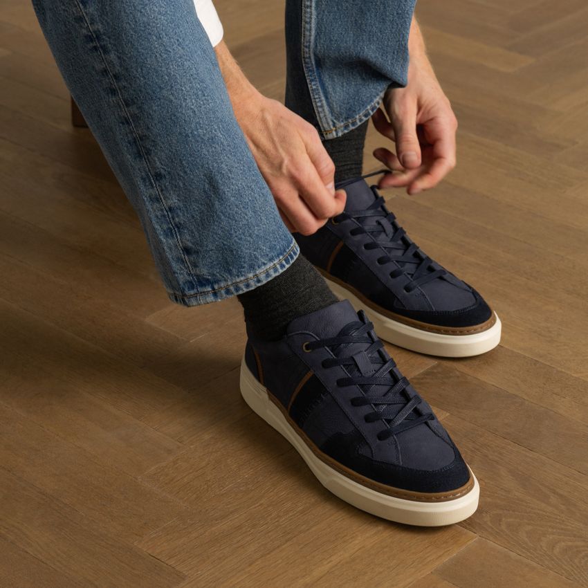 Blaue Nubuk-Sneaker