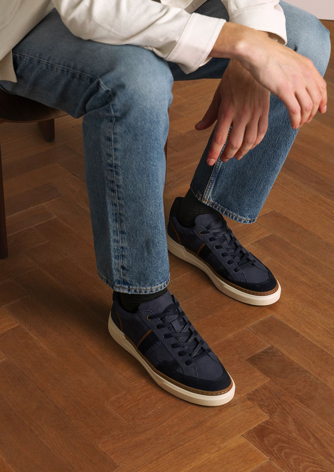 Blaue Nubuk-Sneaker