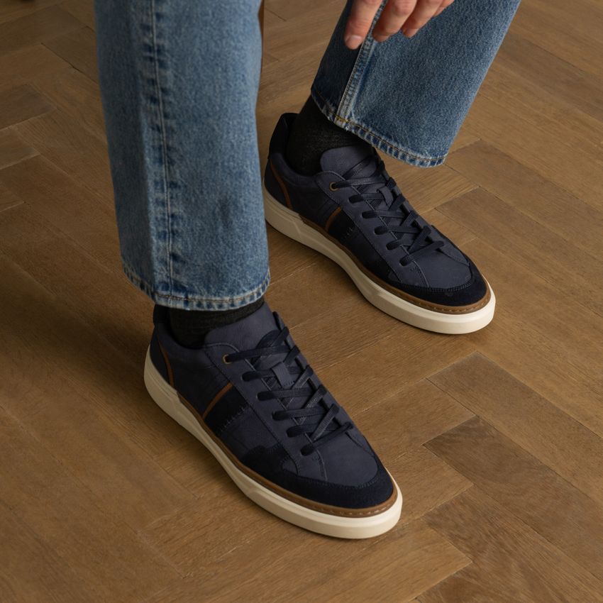 Blaue Nubuk-Sneaker