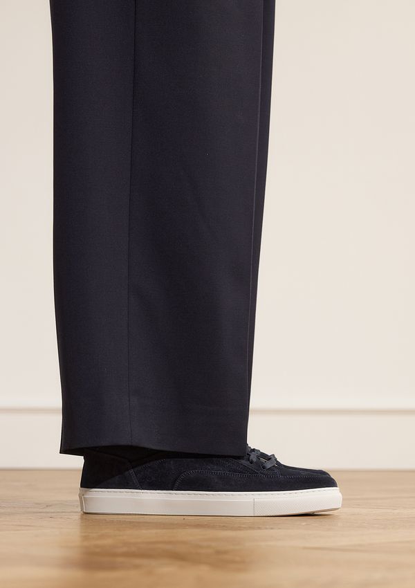Dunkelblaue Veloursleder-Sneaker