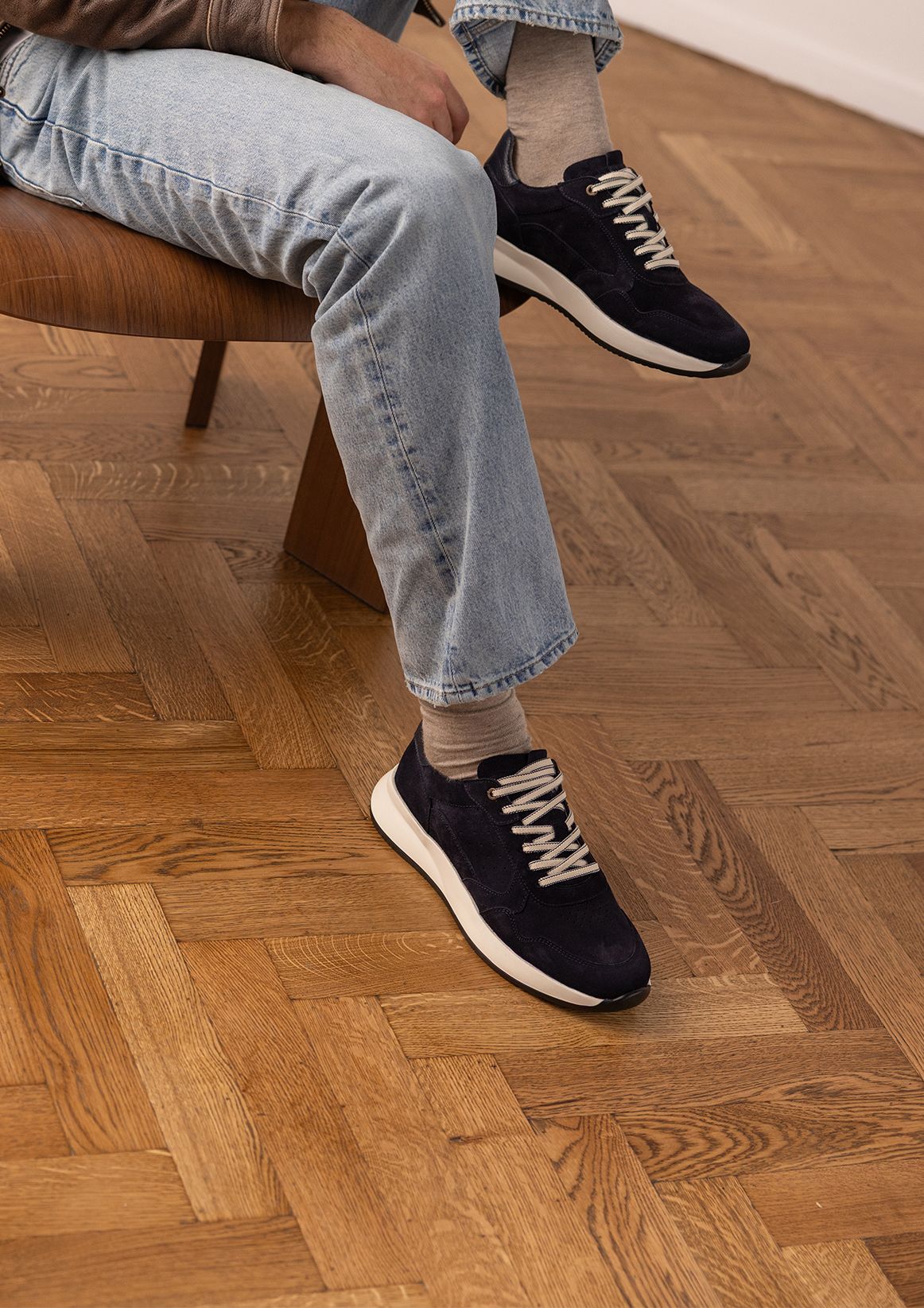 Donkerblauwe suède sneakers