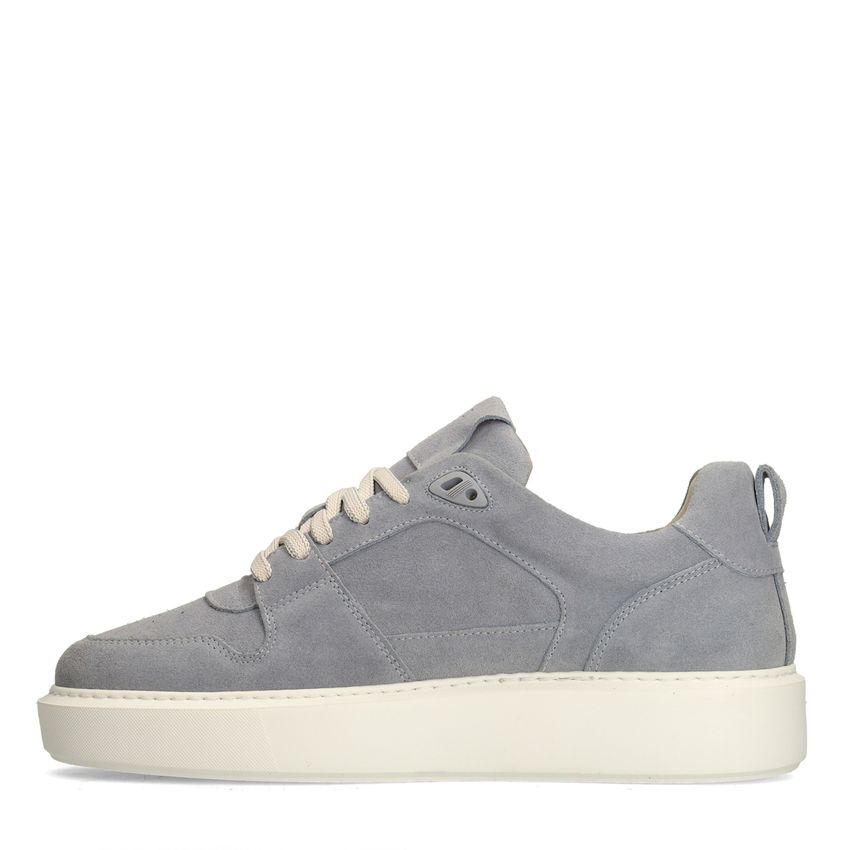 Lichtblauwe suède sneakers
