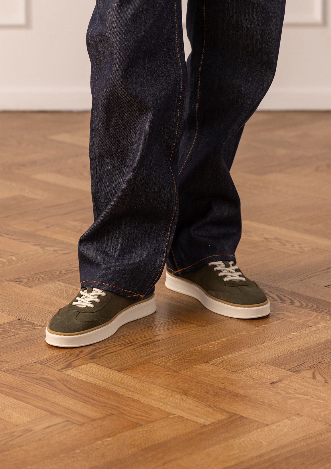 Grüne Veloursleder-Sneaker