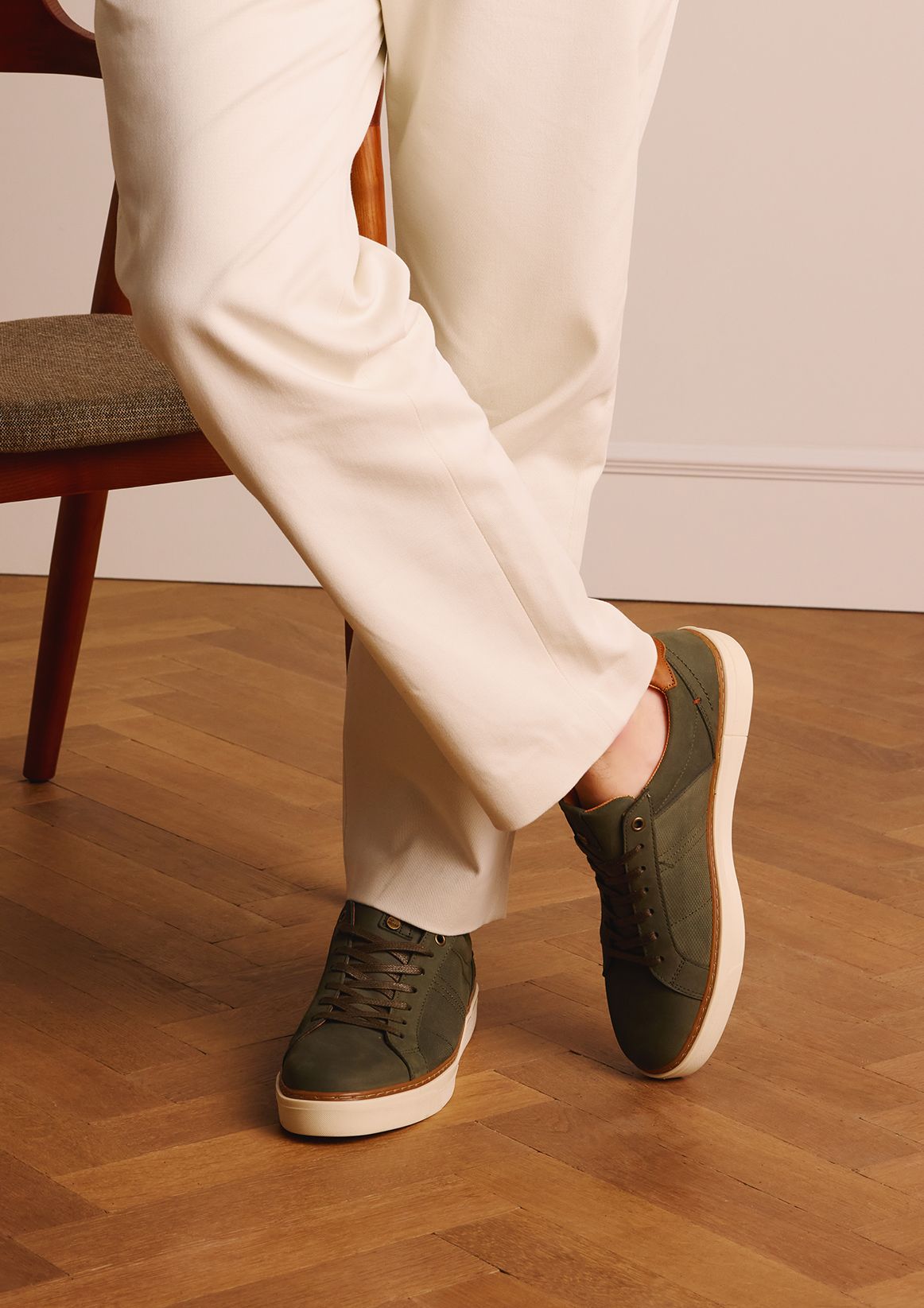 Kaki Sneaker aus Nubukleder