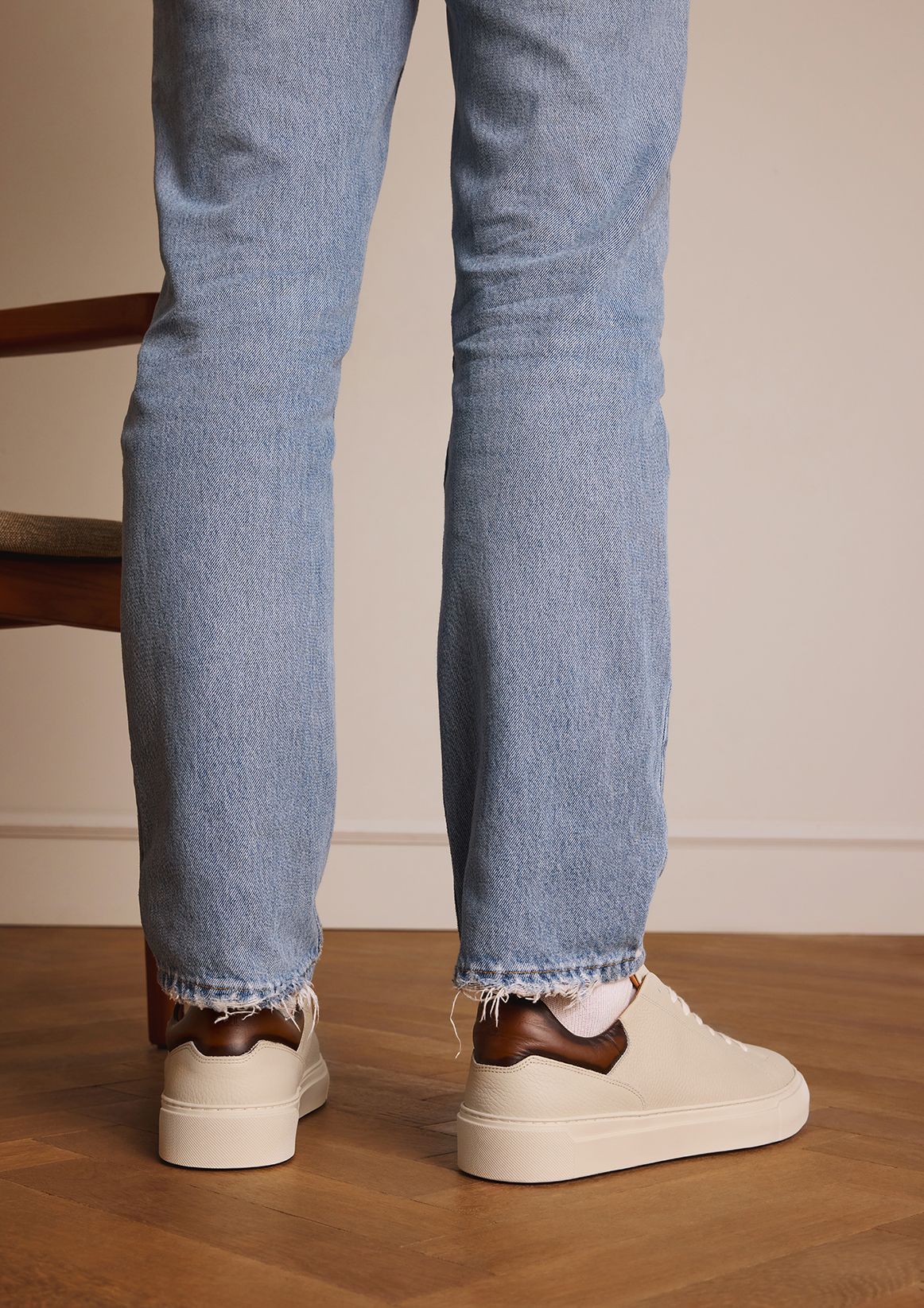 Off white leren sneakers met bruine details