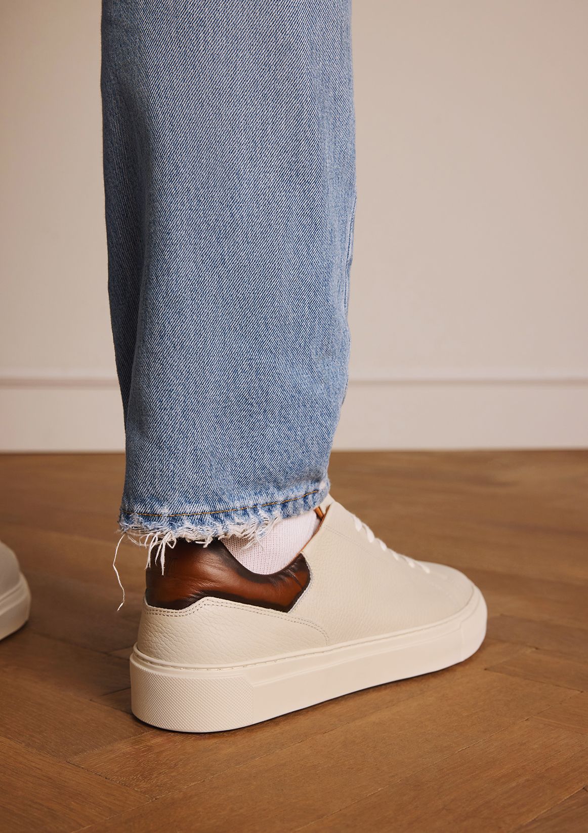 Off white leren sneakers met bruine details