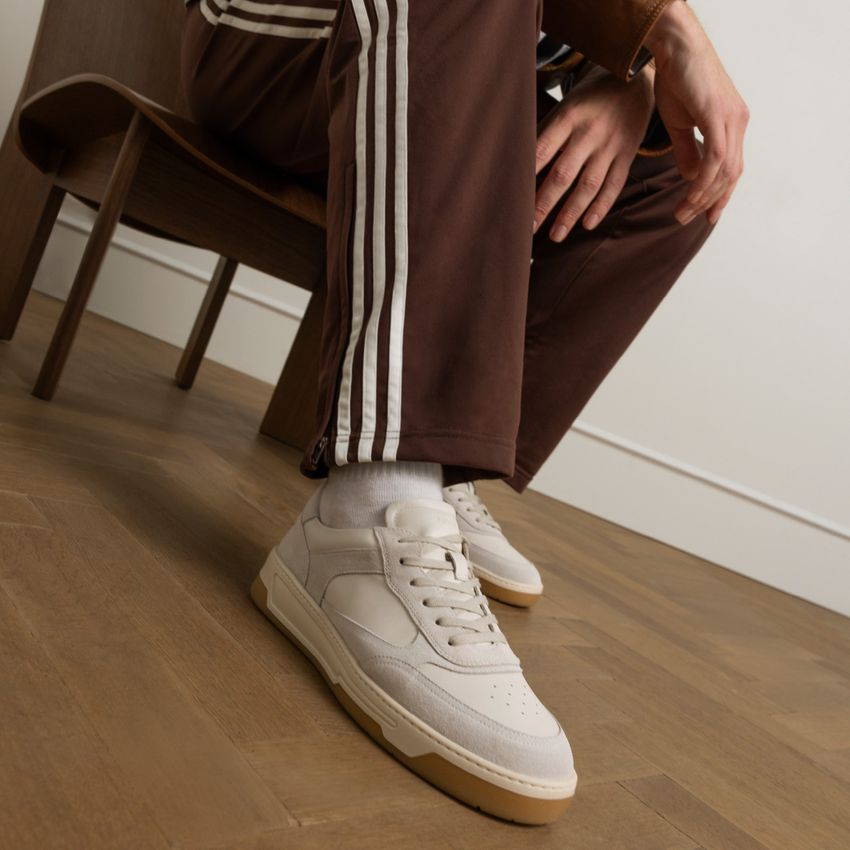 Offwhite Ledersneaker mit Veloursleder-Details