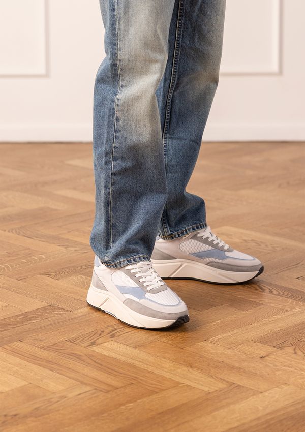 Grijze suède sneakers