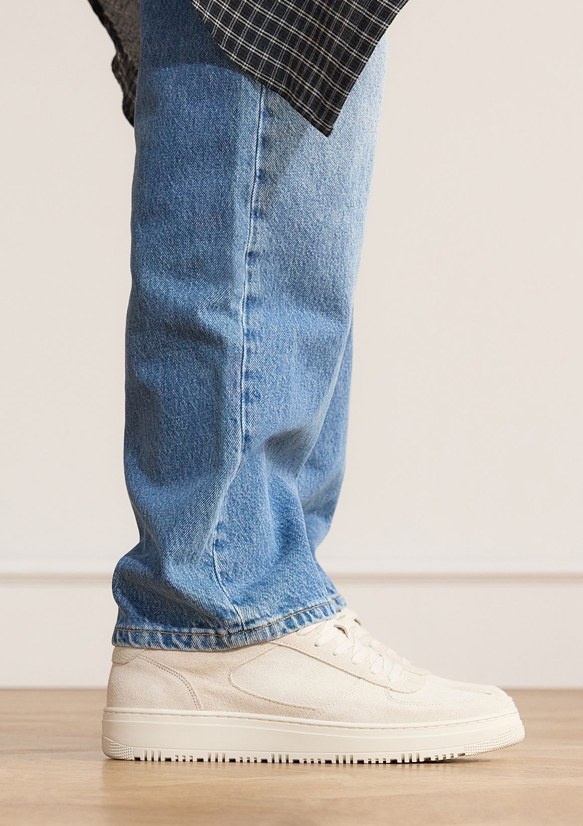 Licht grijze suède sneakers