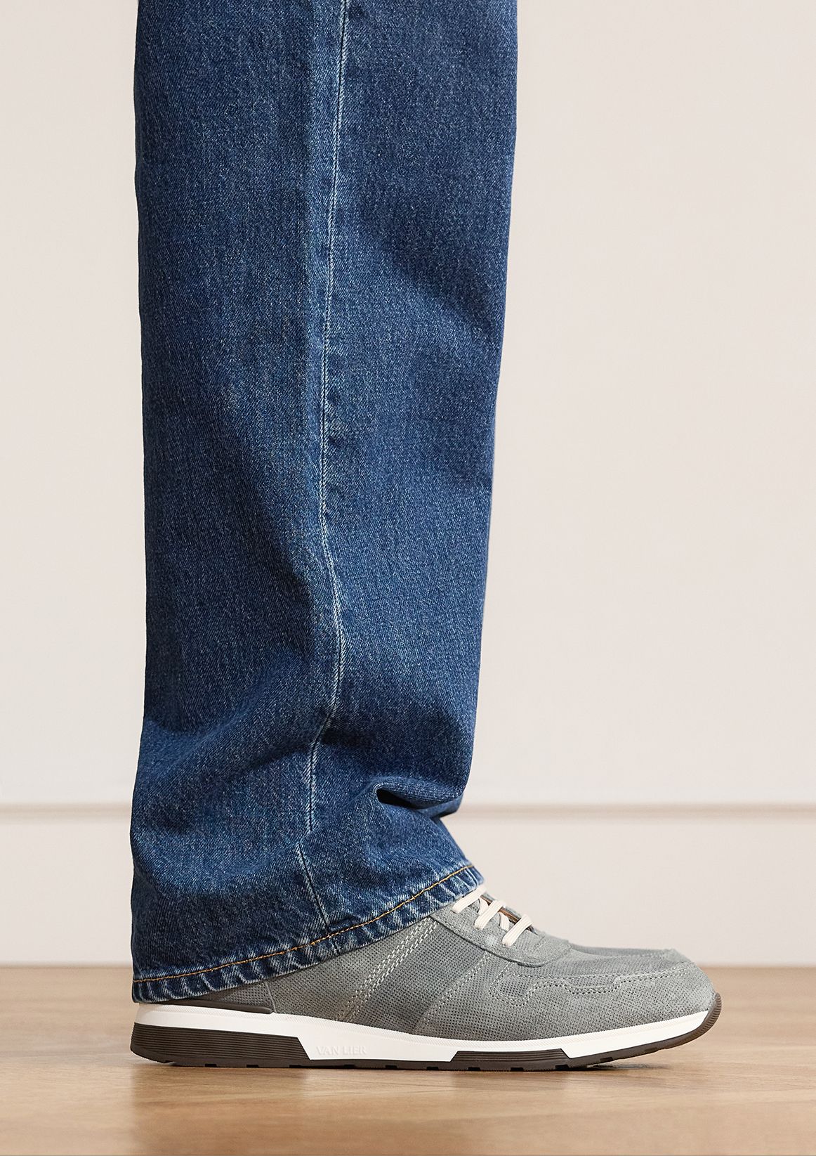 Graue Nubuk-Sneaker