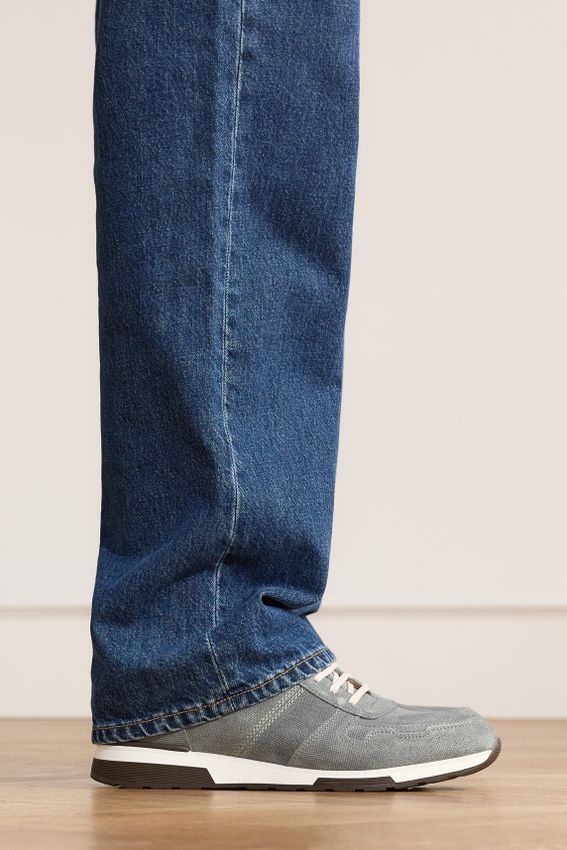 Grijze suède sneakers