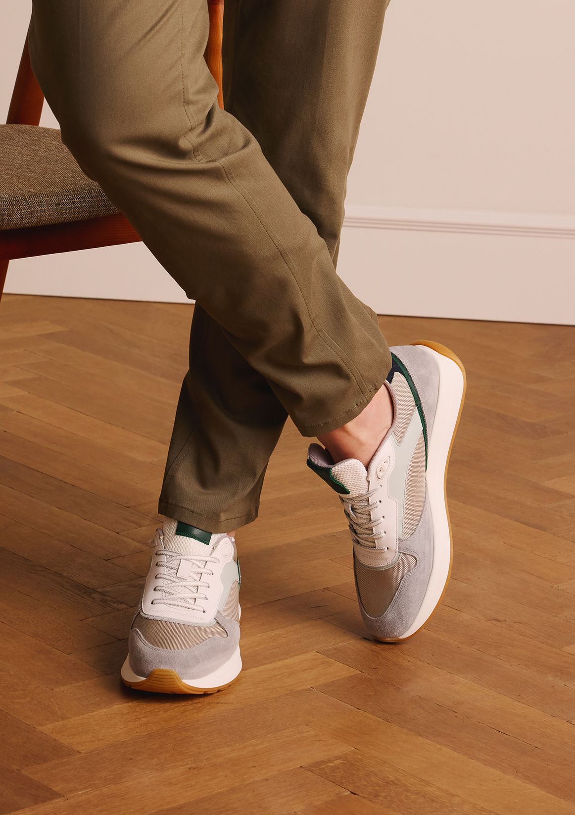Graue Ledersneaker