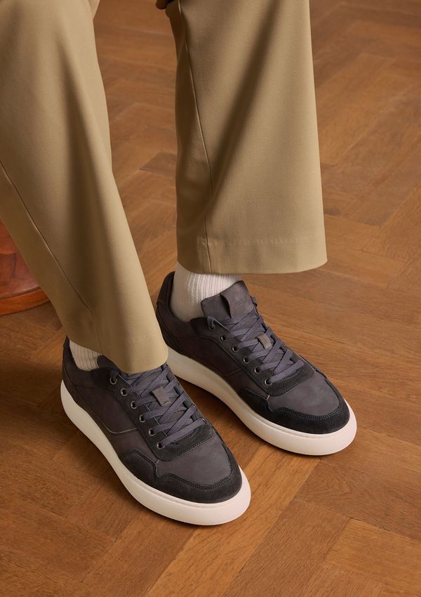 Grijze suède sneakers