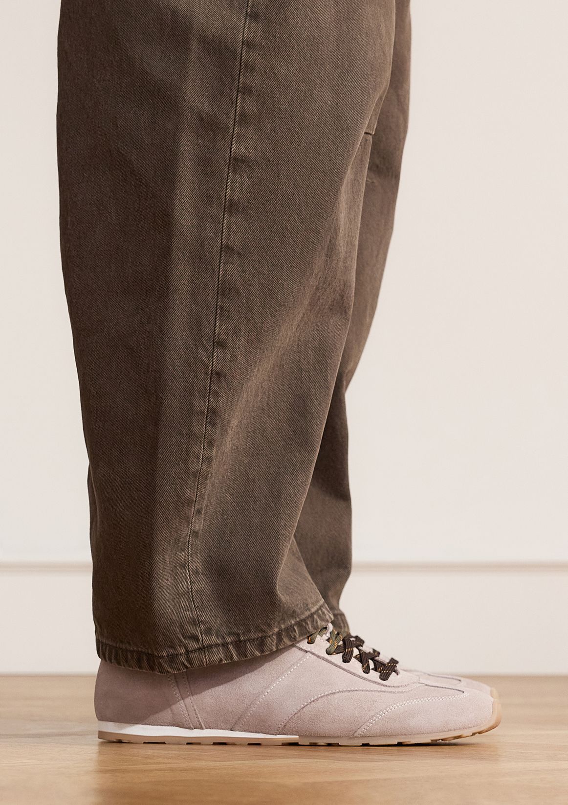 Grijze suède sneakers met dubbele veters