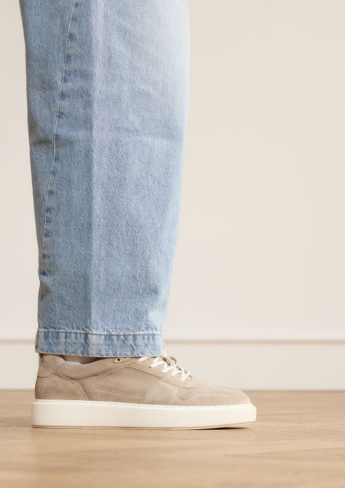 Beige suède sneakers